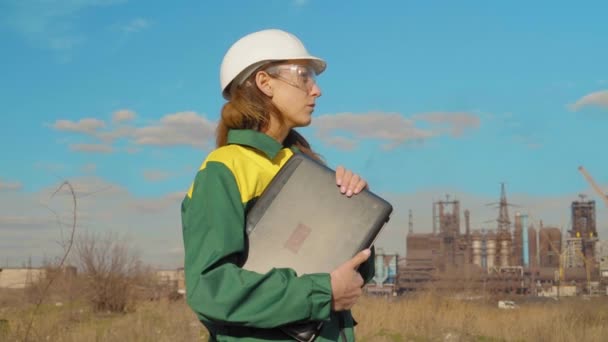 Young woman worker on the construction site — Stock Video