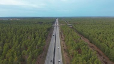 Havadan görünümü. Trafik bir otoyol, Almanya.