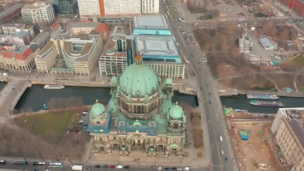 BERLÍN, ALEMANIA - 28 DE MARZO DE 2019. Vista aérea. la Catedral de Berlín 4K . — Vídeo de stock