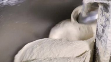 Makine üretimden un üretim tesisi ekmek bitki ekmek taze pişmiş ekmek ekmek ekmek gıda fabrika taze ürünler ile hamur yoğurmak.