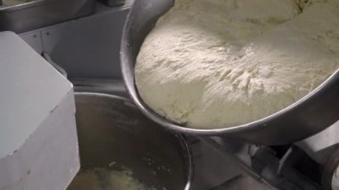 Makine üretimden un üretim tesisi ekmek bitki ekmek taze pişmiş ekmek ekmek ekmek gıda fabrika taze ürünler ile hamur yoğurmak.