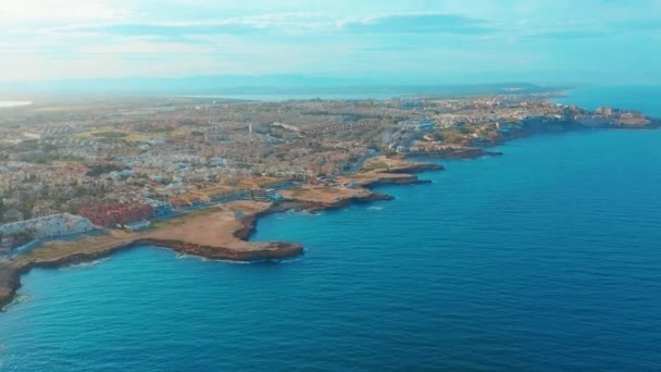 Vista aérea da praia e costa, costa de Costa Blanca, por do sol — Vídeo de Stock