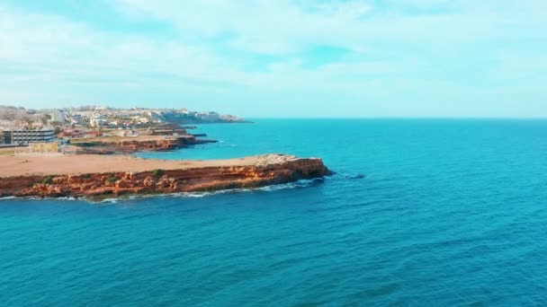 Línea de costa española, Alicante una ciudad en la comunidad de Valencia y la provincia de costa blanca Alicante España Europa, aérea 4k cinematográfica — Vídeo de stock