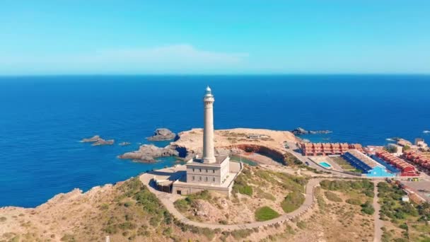 Faro Cabo de Palos deniz fenerinin havadan videosu, İspanya. — Stok video