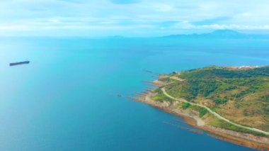 Havadan görünüm. Cebelitarık Boğazı geçişi, Afrika manzarası.