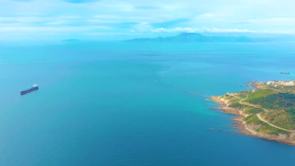 Luftaufnahme. Meerenge von Gibraltar, Blick auf Afrika. — Stockvideo