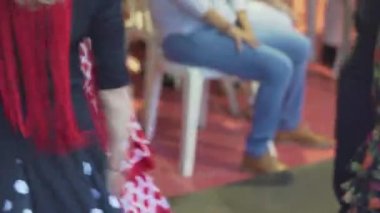 İspanya-Flamenco. Flamenko dans geleneksel elbiseler kadınlar.