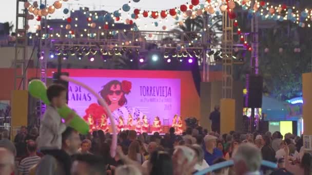 Торревьеха, Испания - 29 мая 2019 года: Севильский фестиваль . — стоковое видео
