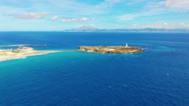 Havadan görünüm. Gibraltar Boğazı, Tarifa limanından görüldü. Arka planda Fas görebilirsiniz.