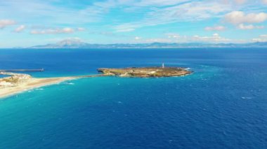Havadan görünüm. Gibraltar Boğazı, Tarifa limanından görüldü. Arka planda Fas görebilirsiniz.