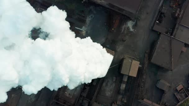 航空写真。煙突を吸う大気汚染. — ストック動画