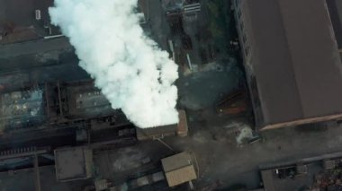 Havadan görünüm. Sanayi Boru Duman, Ekoloji kirliliği, Endüstriyel fabrika kirleticiler, duman yığınları ile Atmosfer kirletmek.