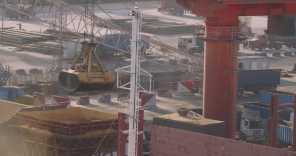 Grapple crane loading. Commerce, nautical. Delivery of agriculture cargo by water and freight car. Crane unloading and loading in Harbor. — Stock Video