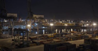 Hava görüntüsü. Kazablanka 'nın vinç ve konteynırları, dünyanın en büyük limanlarından biri..