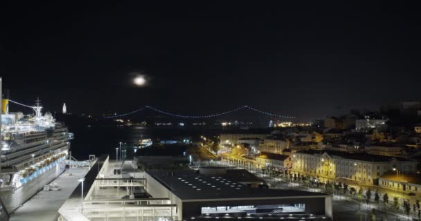 Vue aérienne. Centre-ville de Lisbonne, Portugal. Abandon nocturne du quartier historique de la vieille ville, timelapse . — Video