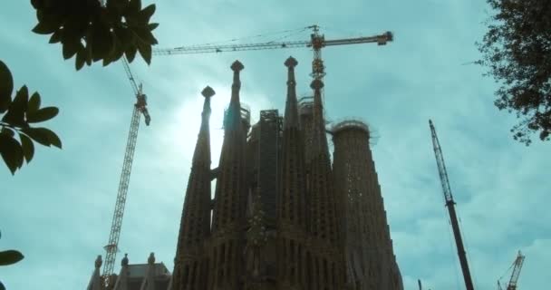 Barcelona, Spain - October 15, 2019: Sagrada Familia - the cathedral designed by Gaudi, Barcelona, Spain. Timelapse. — Stock Video