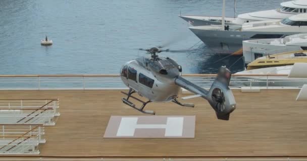 Helikopterstart vanaf het startstation. — Stockvideo