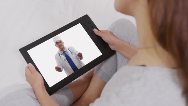 Концепція діагностики онлайн: Консультування пацієнта для лікування через смартфон, телемедицина, електронне здоров'я, медичний онлайн . — стокове відео