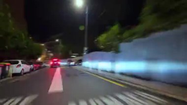 Fransa 'nın güzel sokaklarında çok hızlı bir araba sürüyorum..