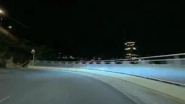 Fransa 'nın güzel sokaklarında çok hızlı bir araba sürüyorum..