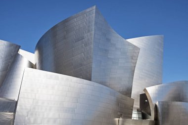 Los Angeles, ABD - 5 Mart 2018: Yakın çekim görünümünü oluşturan büyük blokları bazıları Disney Filarmoni Konser Salonu Los Angeles, Frank Gehry tarafından tasarlanmıştır.