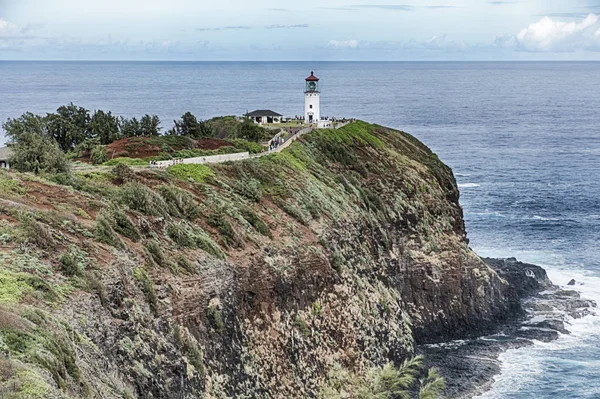 カウアイ島のキラウエア ポイントの古い灯台は島の北海岸にナビゲーションのウェイ ポイントを使用 — ストック写真