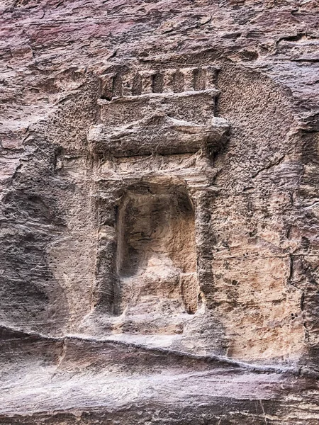 Pequeno Nicho Pedra Forma Templo Esculpido Nas Paredes Cânion Siq — Fotografia de Stock
