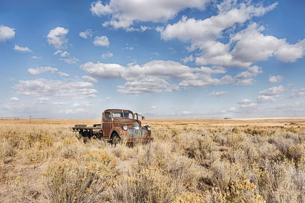 Old Abandoned Red Truck Sits Field Big Blue Sky Scattered — Stock Photo, Image