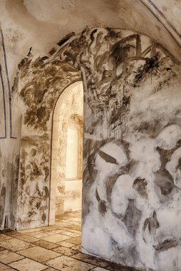 Bir kemer açık alışveriş merkezinde Mamilla Kudüs'ün eski şehri yakınlarında ışık doğru yol açar.