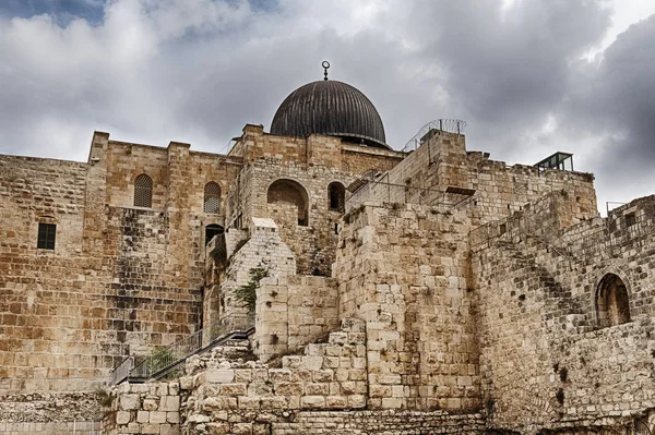 在以色列耶路撒冷老城圣殿山外看到的阿克萨清真寺 — 图库照片