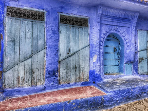 Eine Schaufensterfront Chefchaouen Marokko Die Mit Blauer Farbe Überzogen Ist — Stockfoto