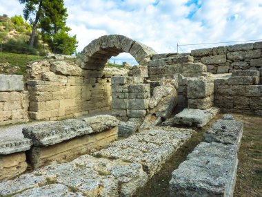 Olympia, Yunanistan - 31 Ekim 2017: Arch Stadyumu, Olympia - girişte kalıntıları antik Yunan şehir Olympia, Peloponnese, Yunanistan.