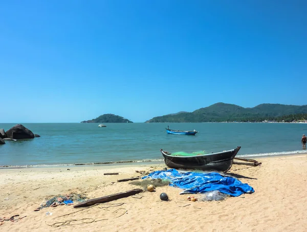 Barco Tradicional Redes Pesca Praia Palolem Contra Pano Fundo Oceano — Fotografia de Stock