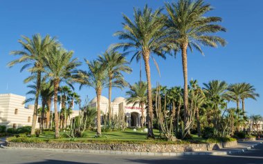 Makadi bay, Mısır - 16 Ocak 2016: otel cephe Mısır Arap tarzı Hurghada, Makadi Körfezi, yaz tatil tesisi alanı. Hurghada, Mısır. Makadi Körfezi muhteşem kumsalları ve temiz deniz için ünlüdür.