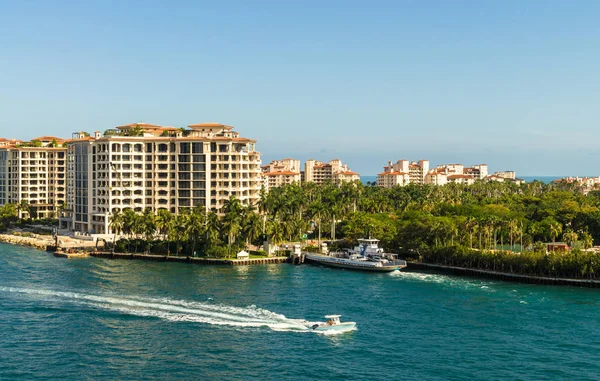 Miami Estados Unidos Abril 2019 Residencias Fisher Island Moderno Edificio — Foto de Stock