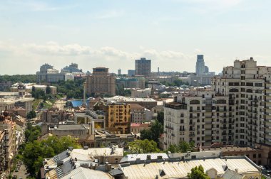 Kiev, Ukrayna Mayıs 30, 2019: Kiev tarihi merkezibinaları üzerinde Ayasofya Katedrali havadan görünümü. Güzel Kiev çatıları. Arka planda - Bağımsızlık Meydanı ve Yüksek Konsey