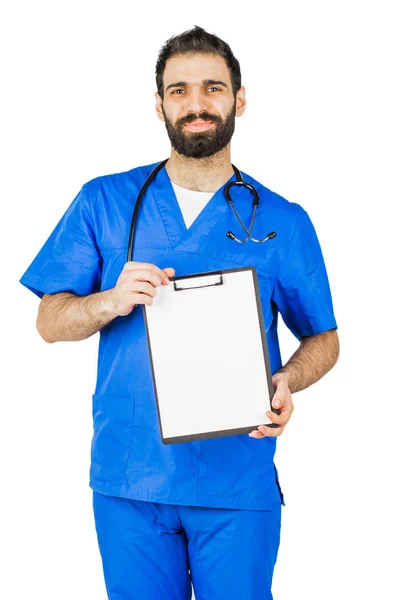 Läkare Blå Mantel Med Stetoskop Pekar Till Urklipp Isolerad Vit — Stockfoto