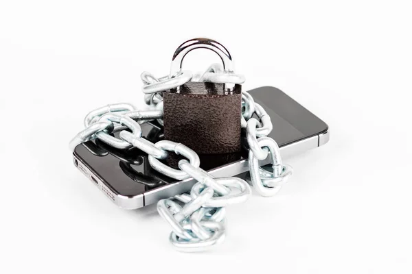 Smartfon Łańcucha Blokada Zablokowane Białym Tle Bezpieczeństwa Sieci Koncepcji Pirat — Zdjęcie stockowe