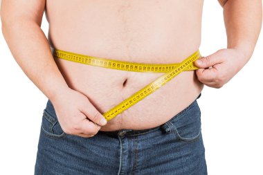 Beyaz arka plan üzerinde izole oryantal sarı ölçüm bandı ölçme kalın olgun adam