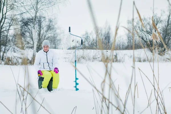 Woman Ice Fishing Winter — Stock Photo, Image