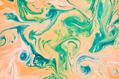 Soyut renkler, arka planlar ve dokular. Sütlü gıda boyası. Sütteki besin boyası parlak renkli soyut arka planlar yaratıyor. Renkli kimyasal deney.