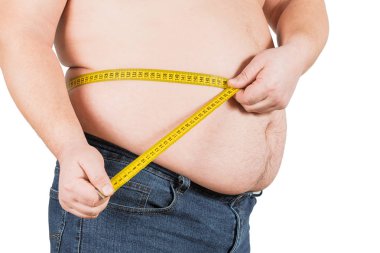 Beyaz arka plan üzerinde izole oryantal sarı ölçüm bandı ölçme kalın olgun adam