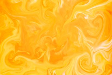 Soyut renkler, arka planlar ve dokular. Sütlü gıda boyası. Sütteki besin boyası parlak renkli soyut arka planlar yaratıyor. Renkli kimyasal deney.