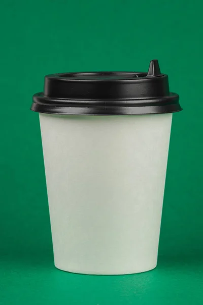Papier Kaffeebehälter Mit Schwarzem Deckel Vorhanden Getränkebehälter Zum Mitnehmen Trinkbecher — Stockfoto