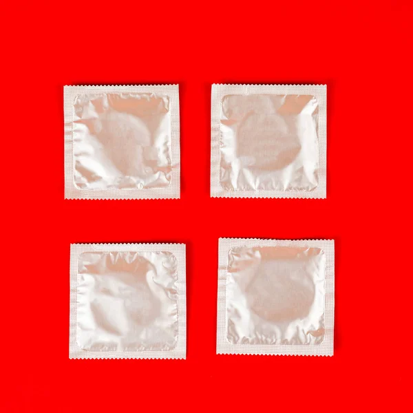 Preservativo Sfondo Rosso Concetto Sesso Sicuro — Foto Stock
