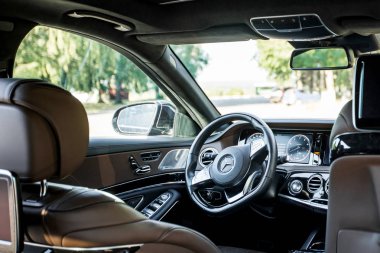 Tambov, Rusya-28 Haziran 2018: modern lüks bir otomobilin içi Me