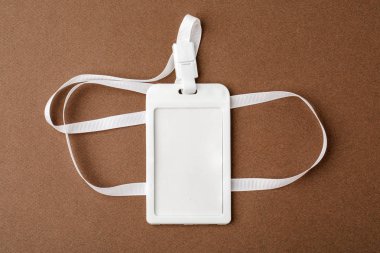 Kahverengi zemin üzerinde boş güvenlik etiket. Yer için metin, düzen.