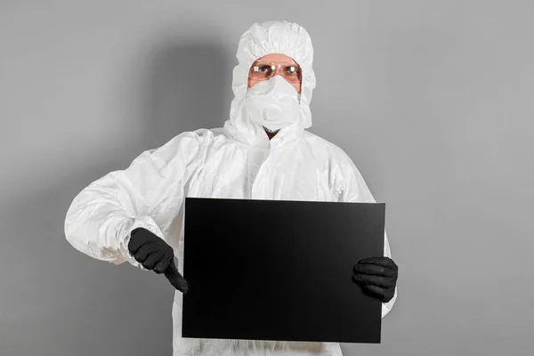 A medical scientist or policeman in protective clothing holds an — Stock Photo, Image
