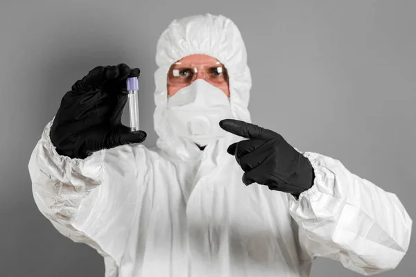 A medical scientist or a policeman wearing protective clothing h — Stock Photo, Image