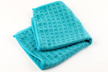 Beyaz arka planda temiz mavi mutfak havlusu.